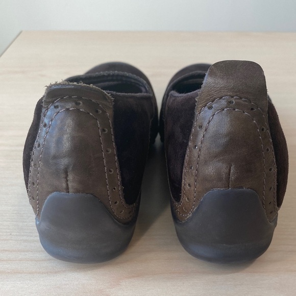 Merrell Women's Dark Suede Flats with Leather Strap - Picture 3 of 8